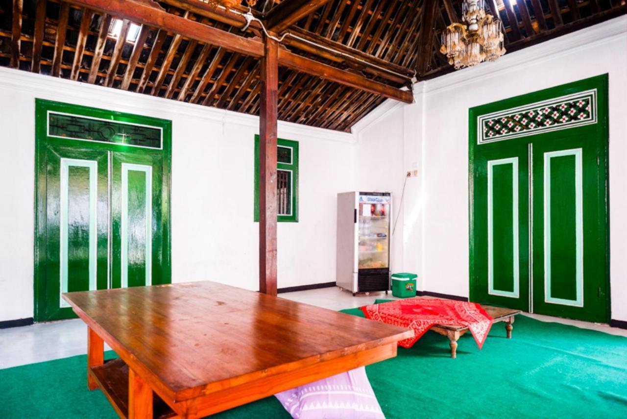 Reddoorz Syariah @ Ndalem Kembang Sore 日惹 外观 照片