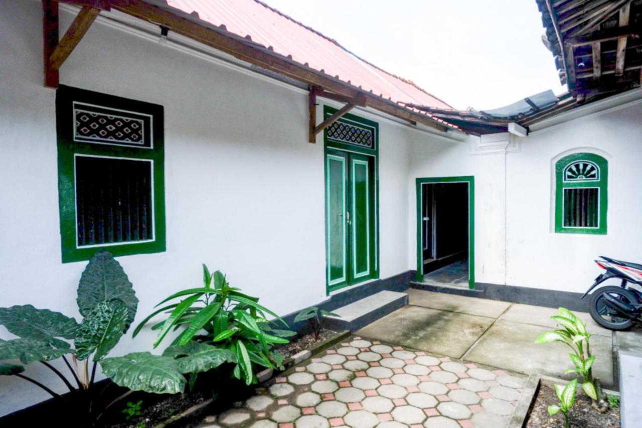 Reddoorz Syariah @ Ndalem Kembang Sore 日惹 外观 照片